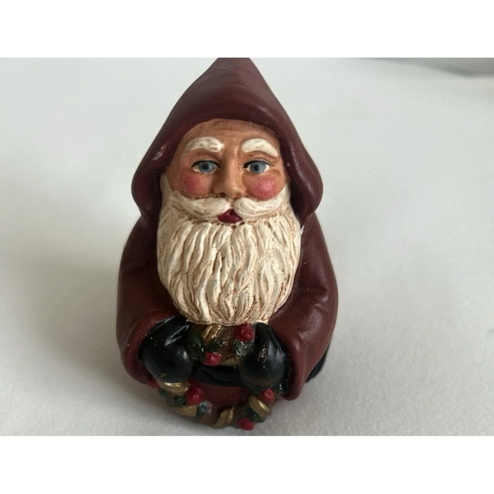 Christmas Santa Vintage Paper Mache Santa Figurine Resin Artist wreath 3 1/2in.